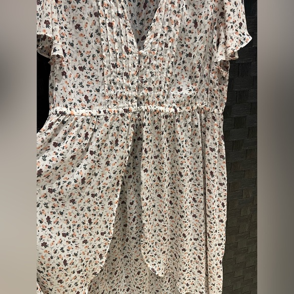 Beautiful Woman’s Sheer Duster by Torrid Size 0 (equivalent to size 12) - Picture 3 of 9